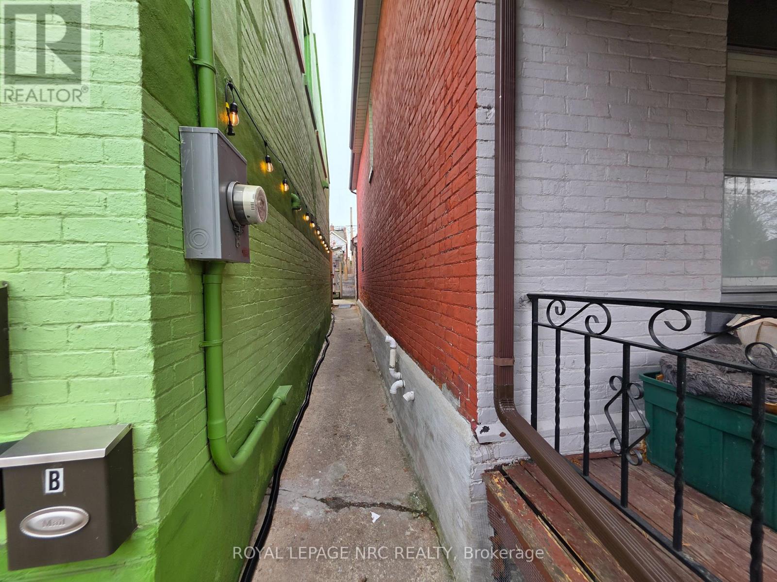 220 Emerald Street N, Hamilton, Ontario  L8L 5K8 - Photo 3 - X12697068