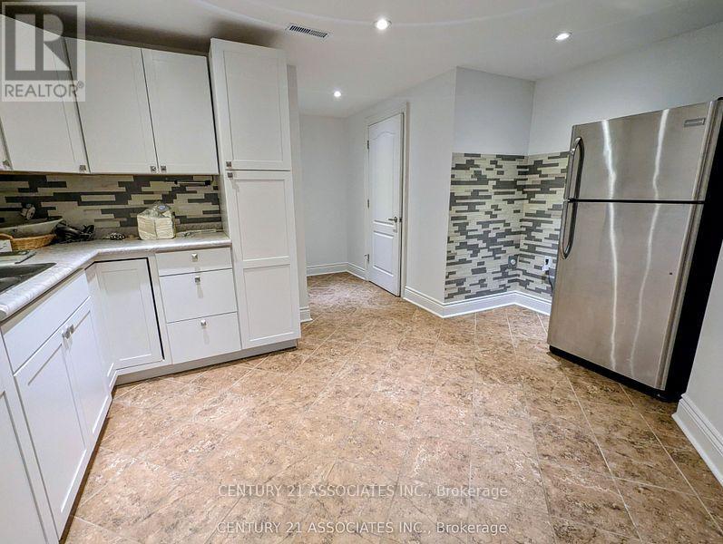 177 Montreal Circle, Hamilton, Ontario  L8E 0C6 - Photo 12 - X12697094