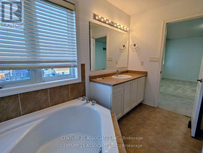 177 Montreal Circle, Hamilton, Ontario  L8E 0C6 - Photo 19 - X12697094