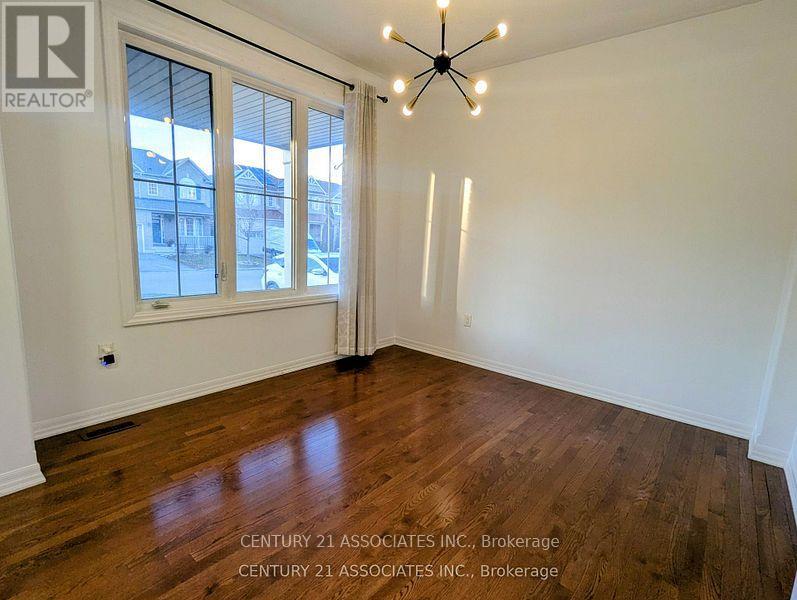 177 Montreal Circle, Hamilton, Ontario  L8E 0C6 - Photo 3 - X12697094