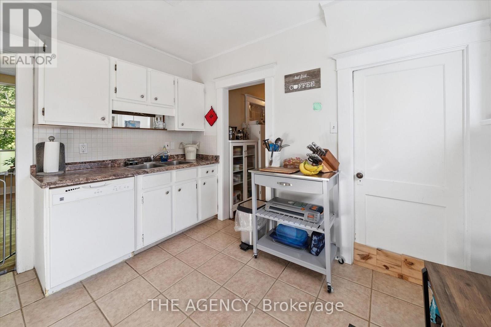 31 Brunel Road, Huntsville, Ontario  P1H 1P4 - Photo 3 - X12697114