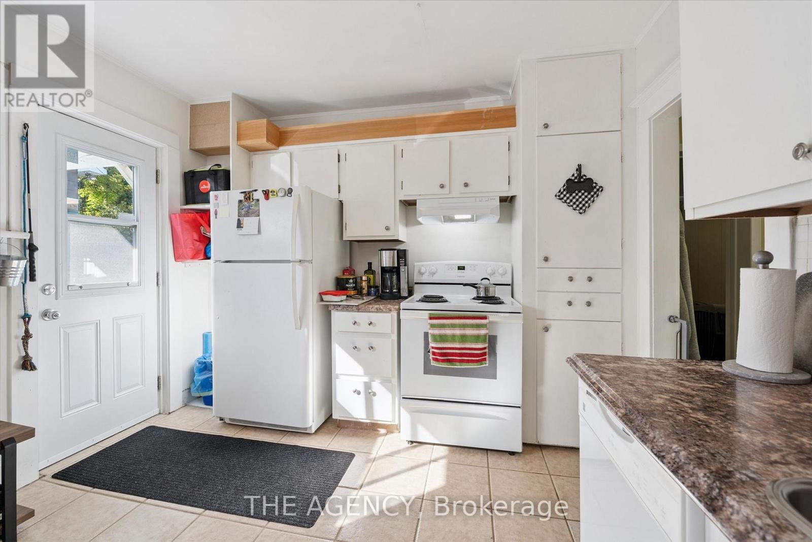 31 Brunel Road, Huntsville, Ontario  P1H 1P4 - Photo 5 - X12697114