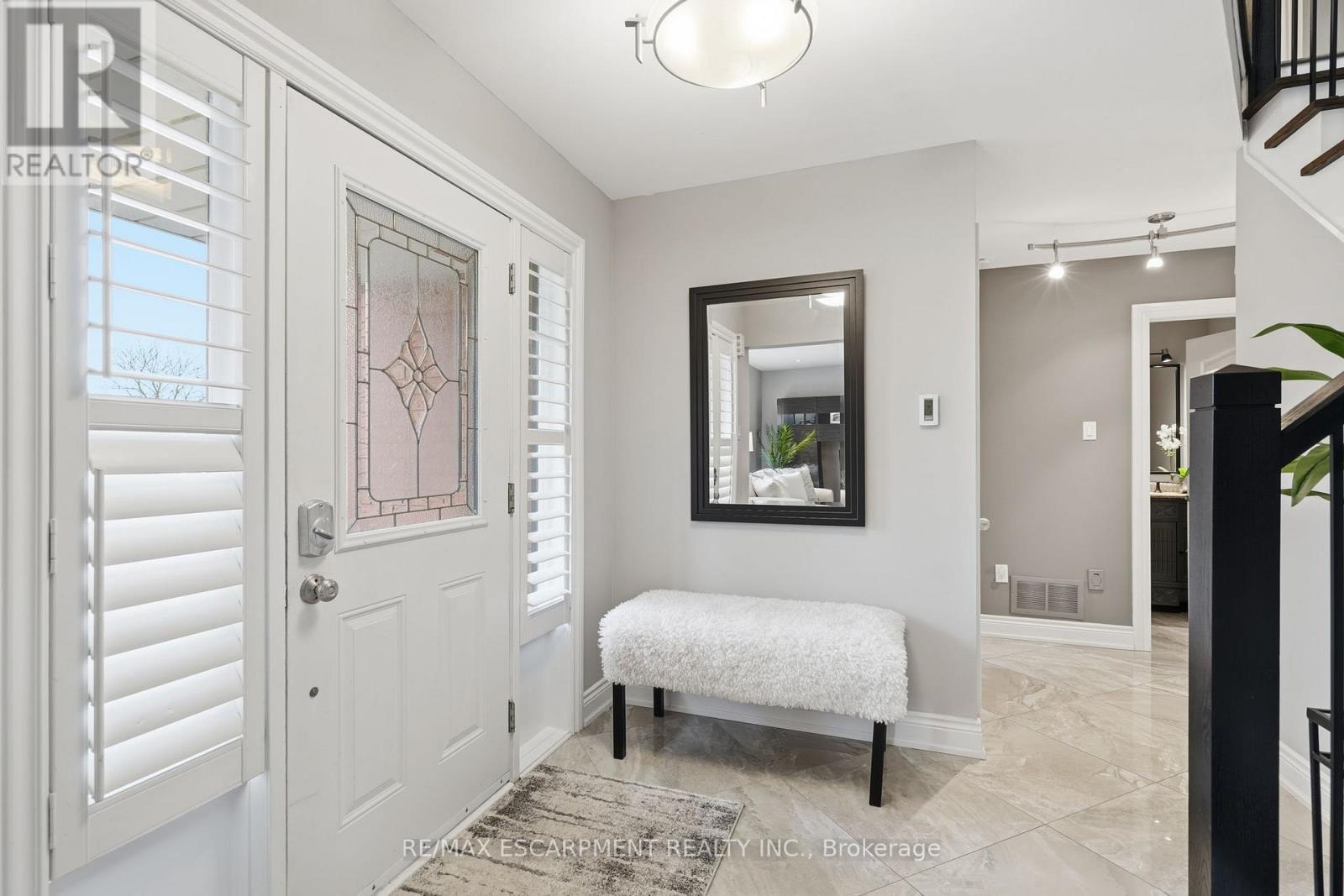 9 Cornelia Court, Hamilton, Ontario  L8B 0Z9 - Photo 4 - X12697164