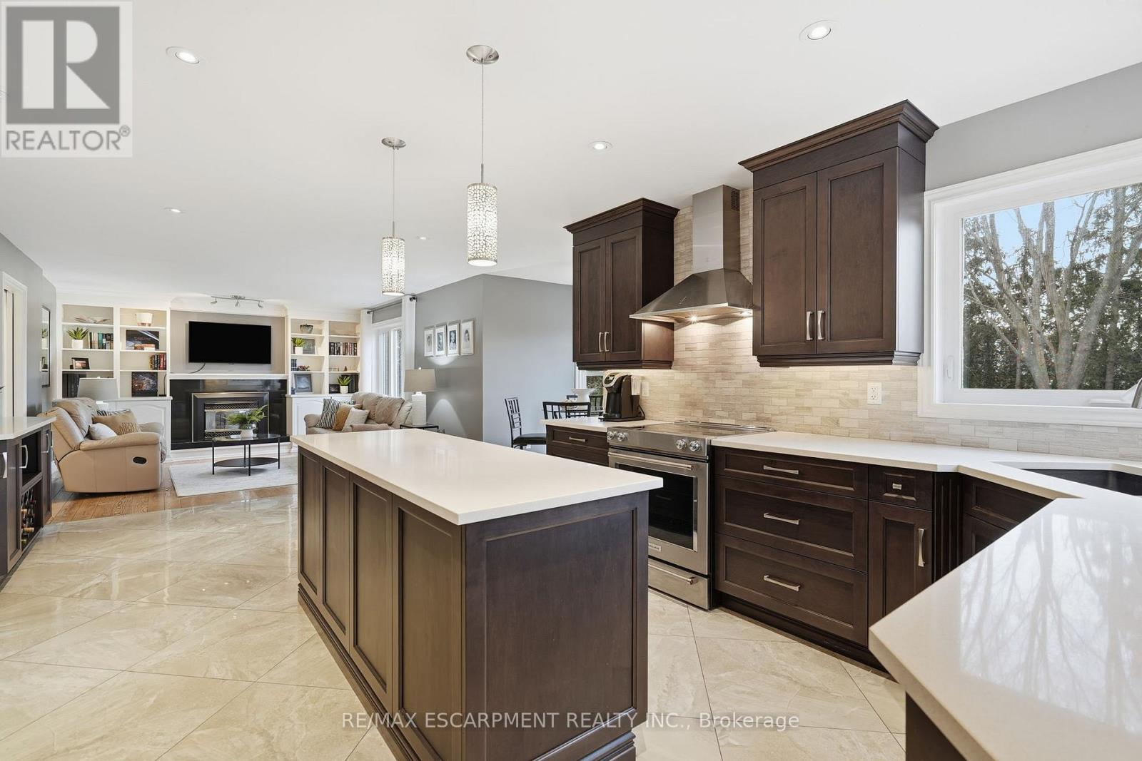 9 Cornelia Court, Hamilton, Ontario  L8B 0Z9 - Photo 9 - X12697164