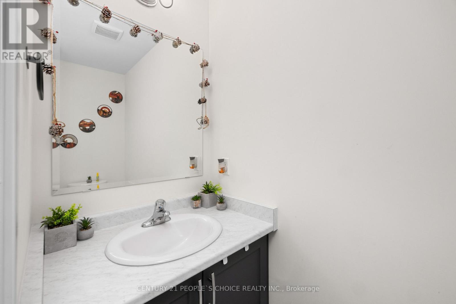 9 Queensbrook Crescent, Cambridge, Ontario  N1S 0E5 - Photo 4 - X12697166