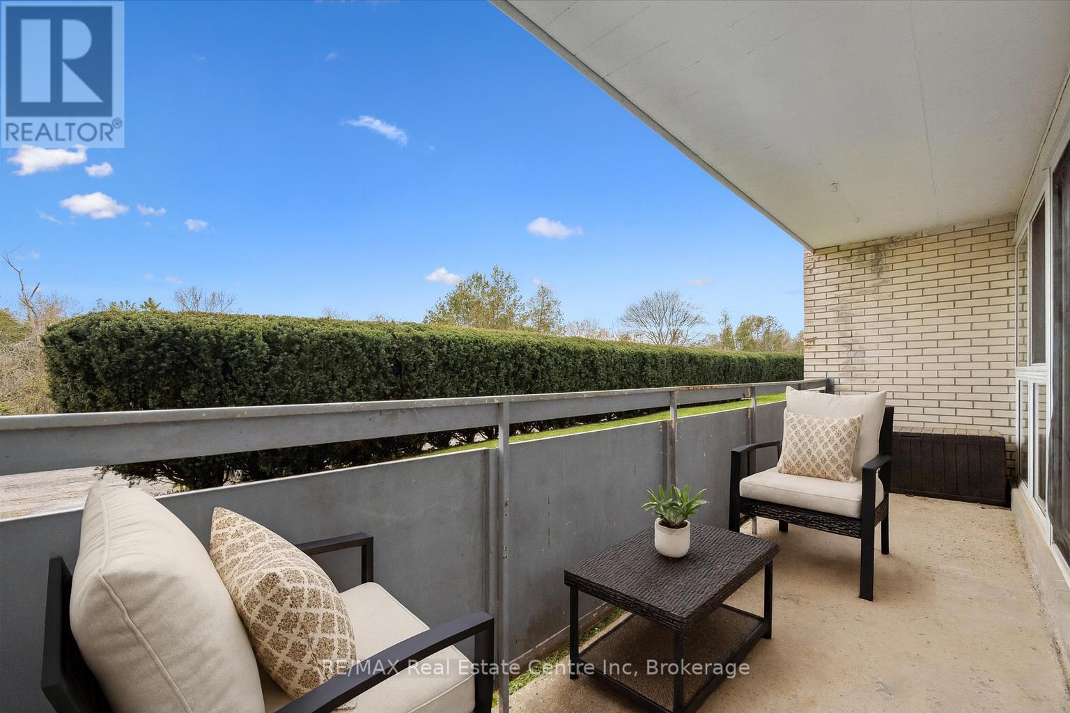 102 - 105 Conroy Crescent, Guelph (Dovercliffe Park/old University), Ontario  N1G 2V5 - Photo 13 - X12697226