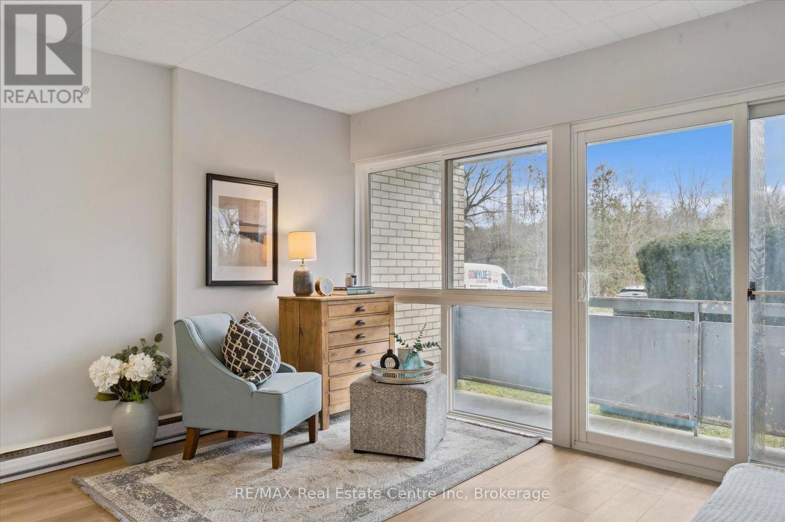 102 - 105 Conroy Crescent, Guelph (Dovercliffe Park/old University), Ontario  N1G 2V5 - Photo 6 - X12697226