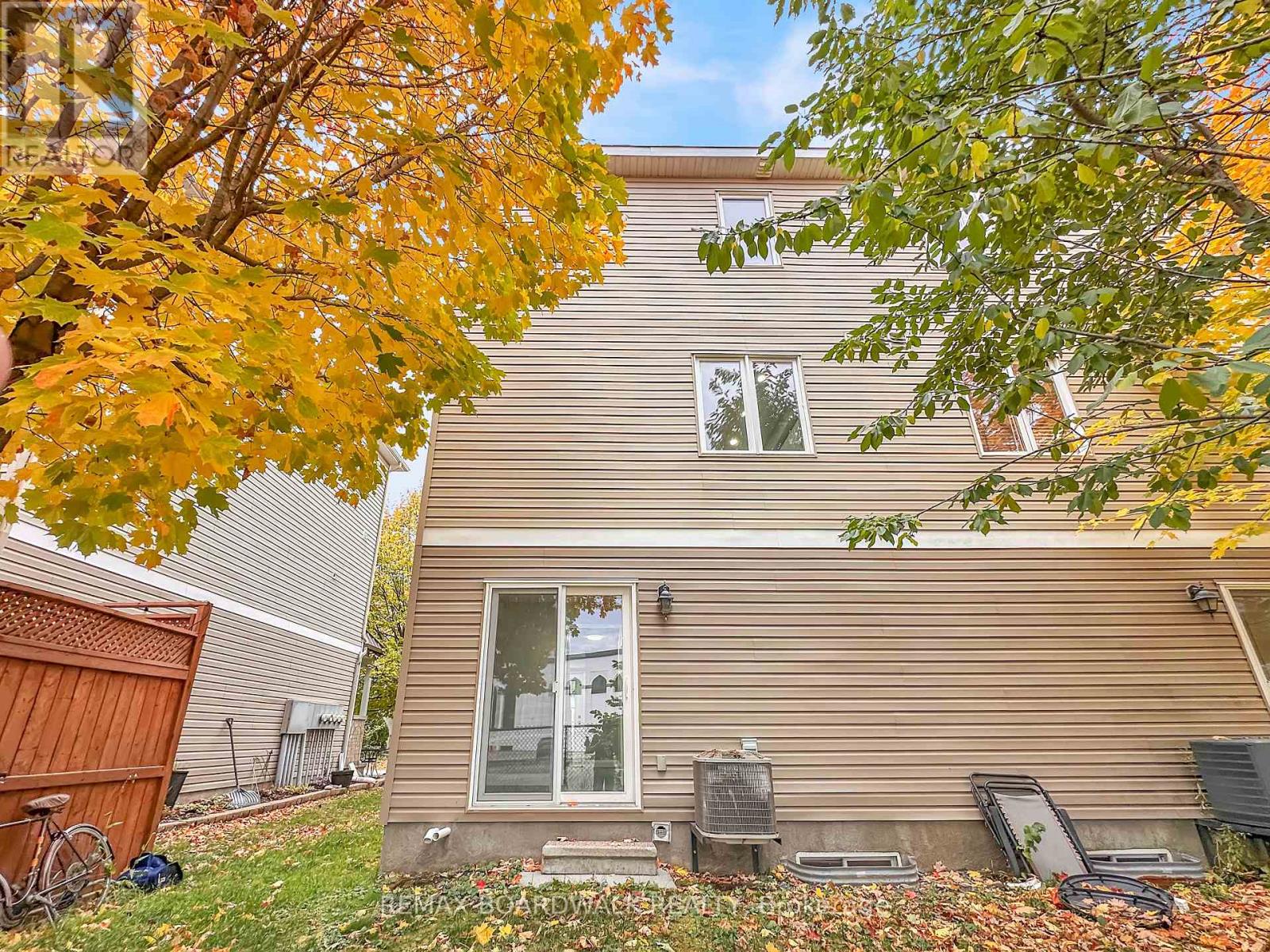 714 Sanibel Private, Ottawa, Ontario  K2H 0A8 - Photo 3 - X12580154