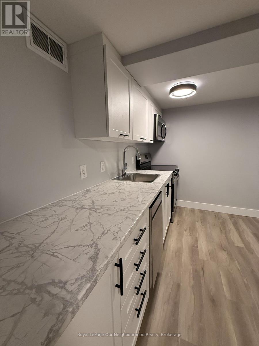 Lower - 997 Armour Road, Peterborough, Ontario  K9H 7H2 - Photo 4 - X12697264