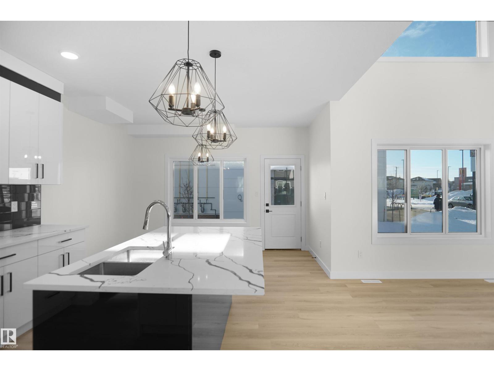 6807 169 Av Nw, Edmonton, Alberta  T5Z 0H2 - Photo 5 - E4470024