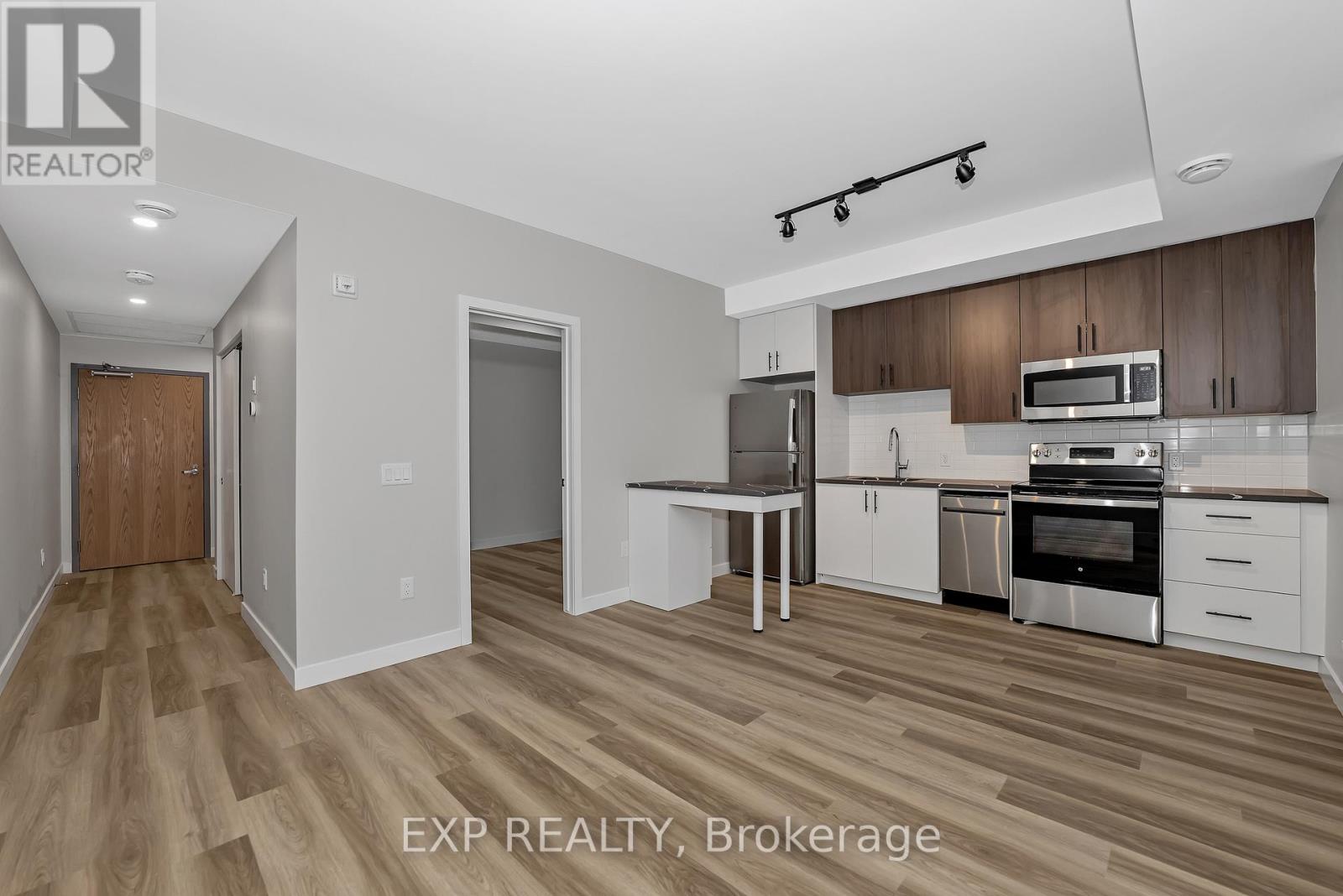 303 - 211 Armstrong Street, Ottawa, Ontario  K1Y 2W3 - Photo 5 - X12697232