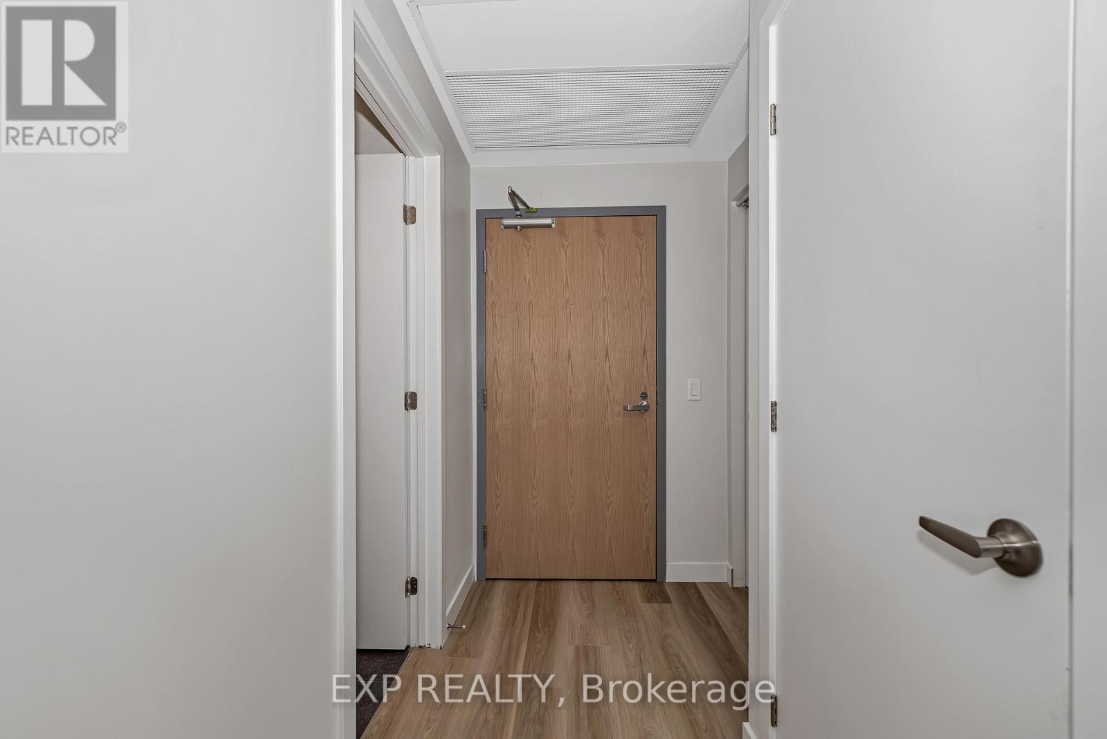 301 - 211 Armstrong Street, Ottawa, Ontario  K1Y 2W3 - Photo 3 - X12697236