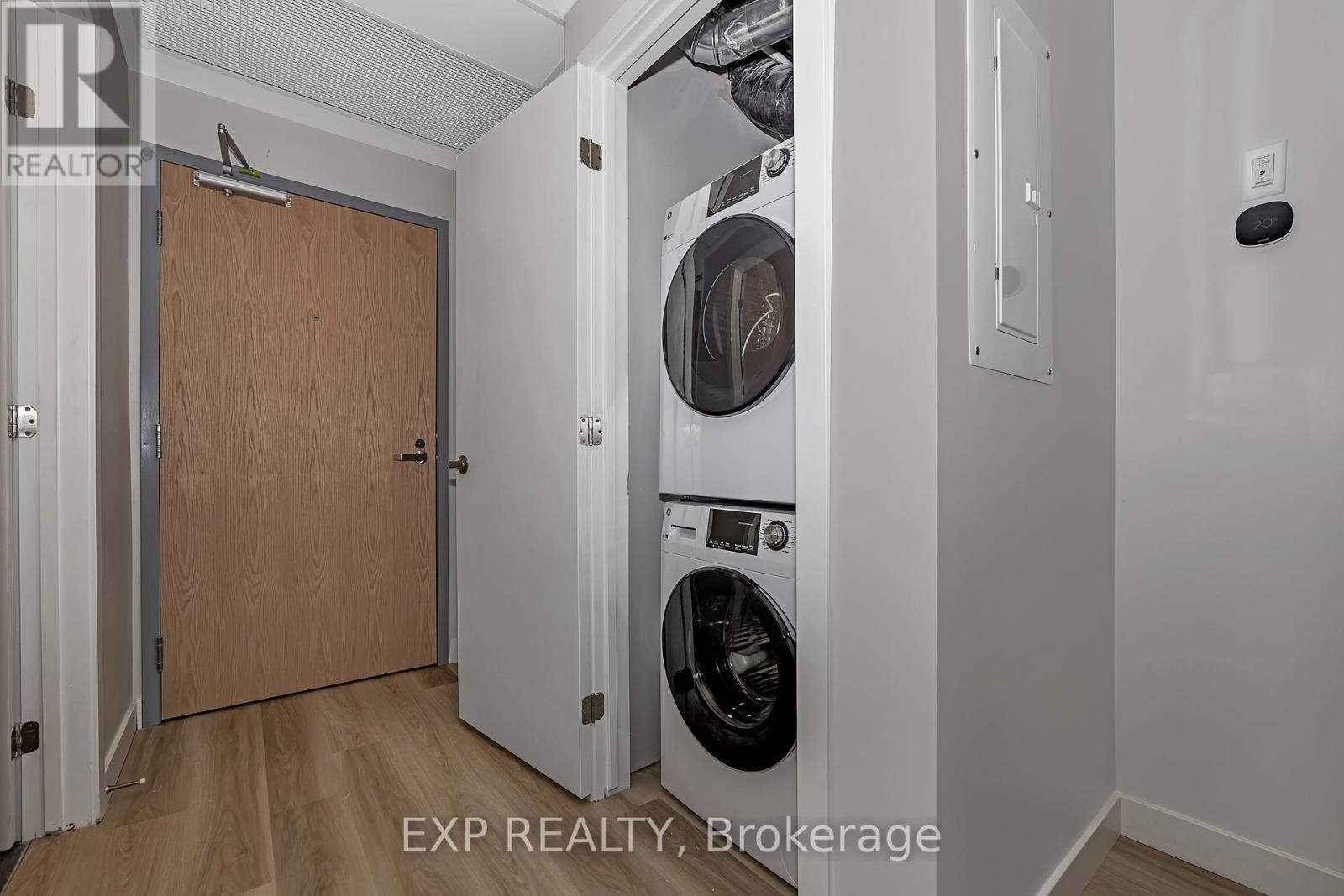 301 - 211 Armstrong Street, Ottawa, Ontario  K1Y 2W3 - Photo 4 - X12697236