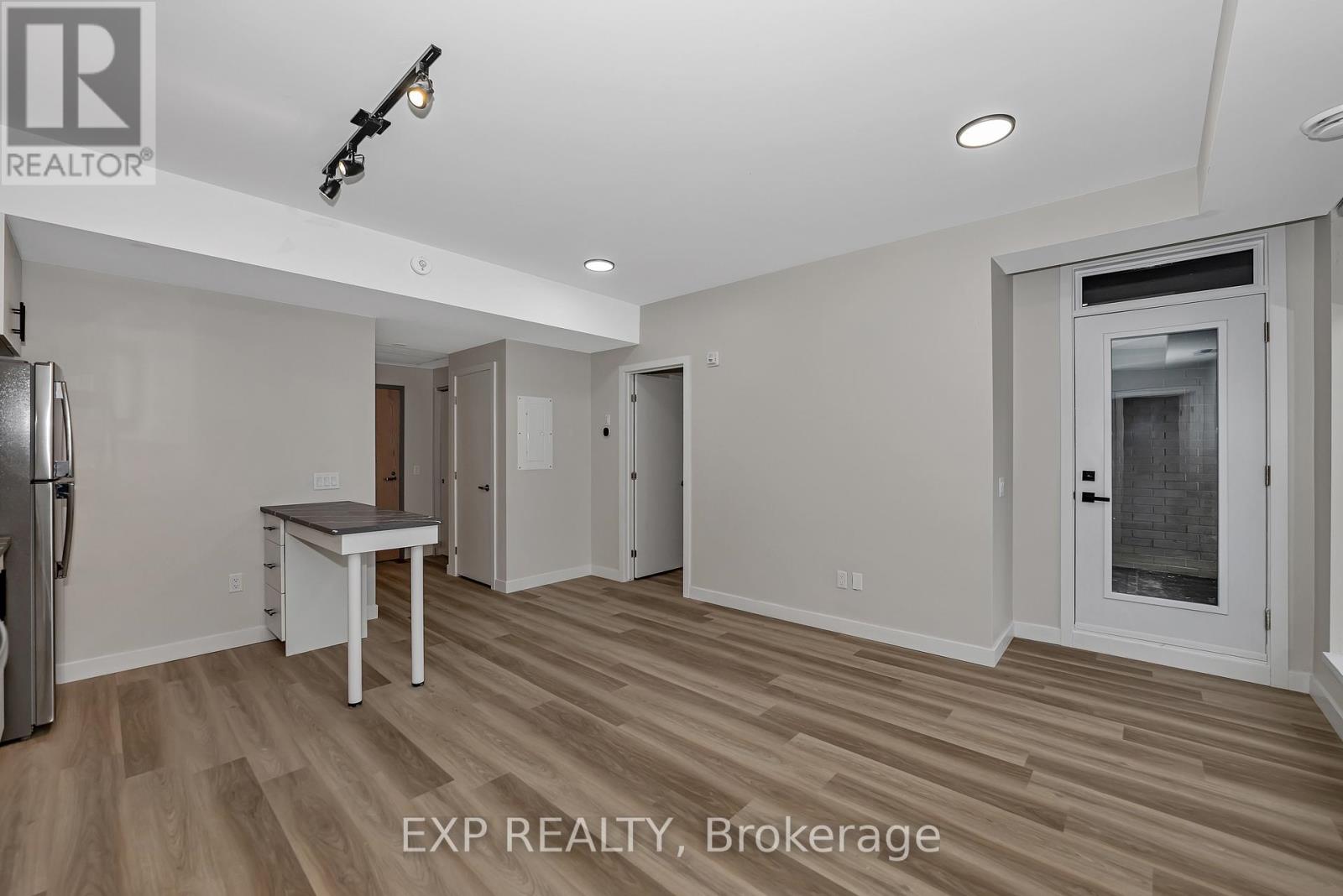 301 - 211 Armstrong Street, Ottawa, Ontario  K1Y 2W3 - Photo 8 - X12697236