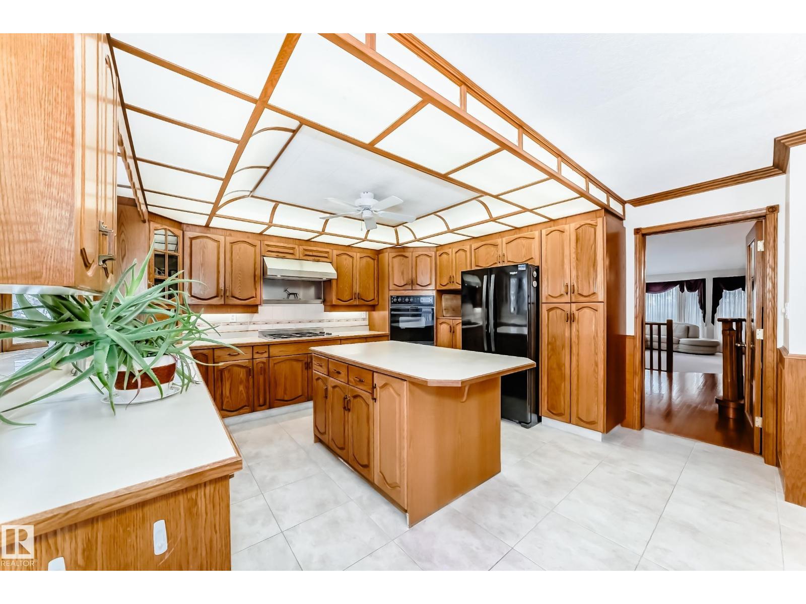 1720 Bearspaw Dr E Nw, Edmonton, Alberta  T6J 5E3 - Photo 10 - E4470027