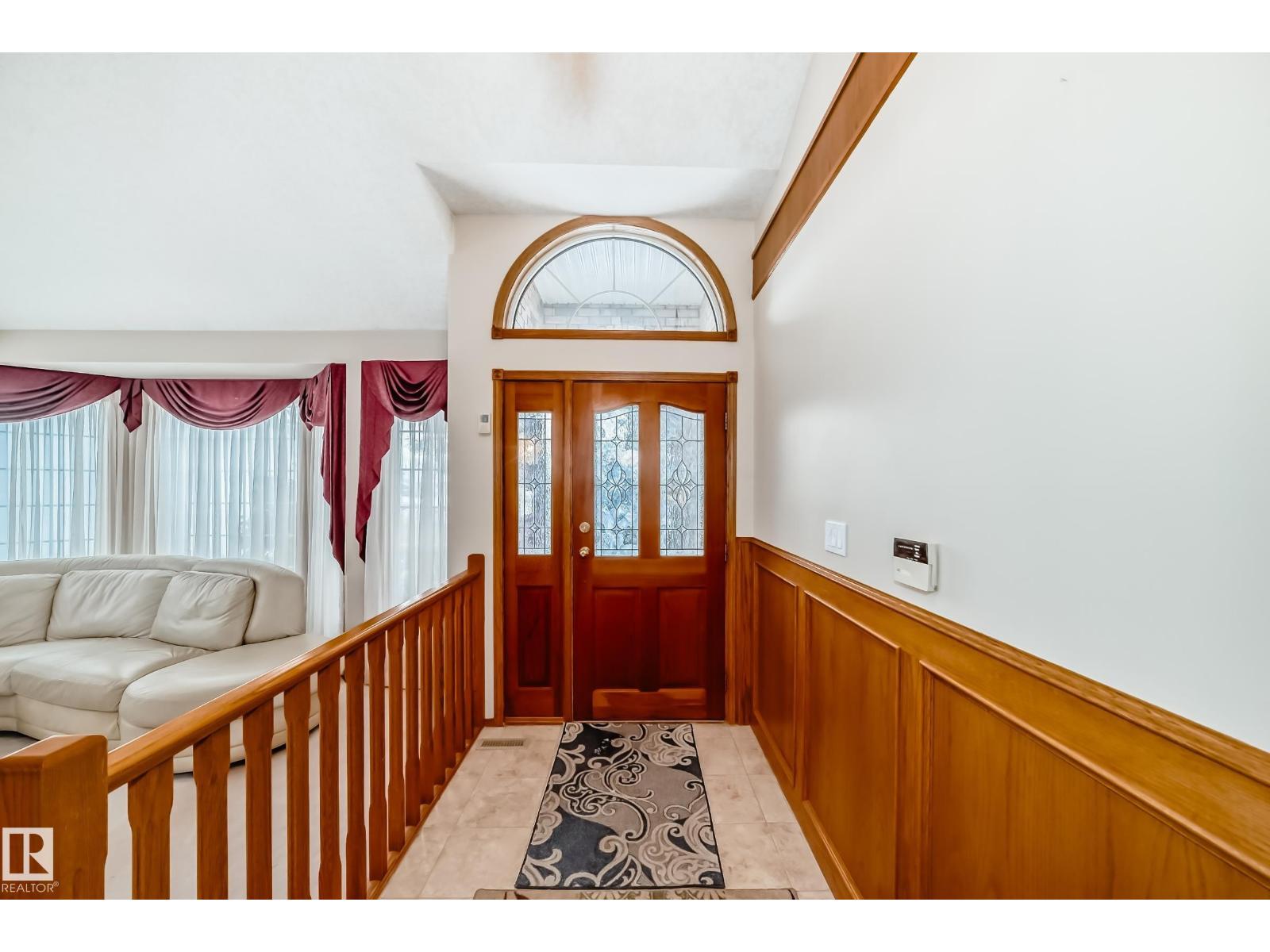 1720 Bearspaw Dr E Nw, Edmonton, Alberta  T6J 5E3 - Photo 3 - E4470027