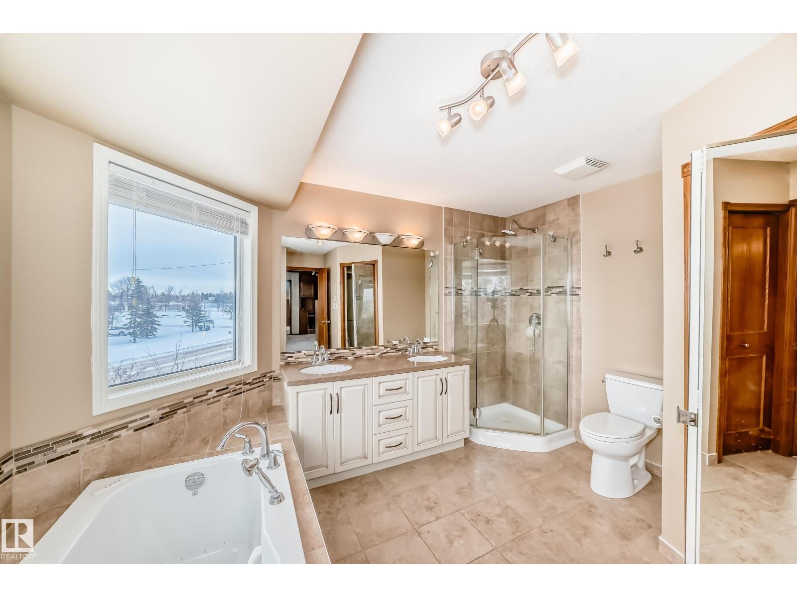 1720 Bearspaw Dr E Nw, Edmonton, Alberta  T6J 5E3 - Photo 46 - E4470027