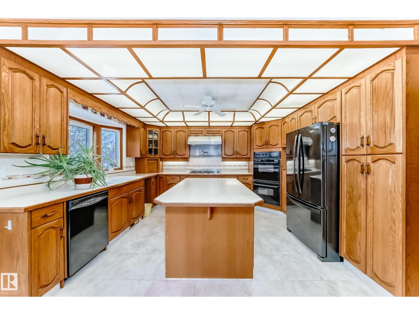 1720 Bearspaw Dr E Nw, Edmonton, Alberta  T6J 5E3 - Photo 5 - E4470027