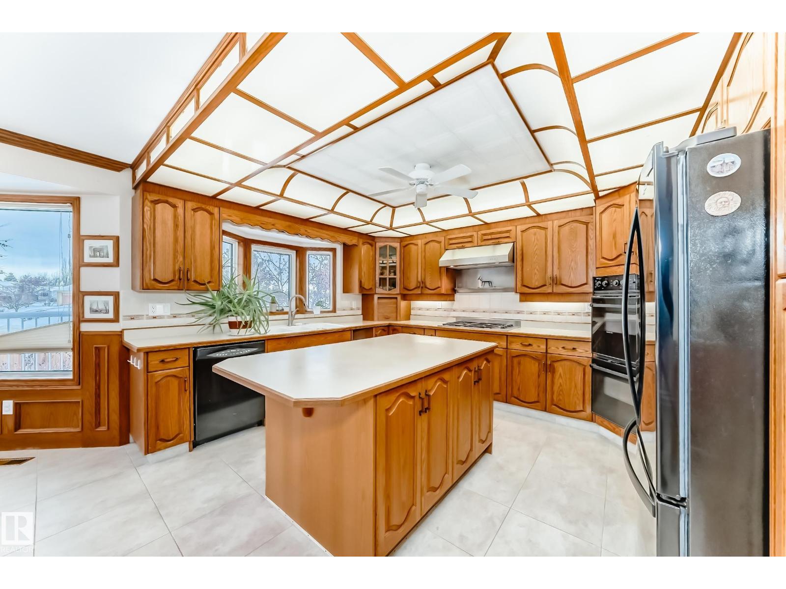 1720 Bearspaw Dr E Nw, Edmonton, Alberta  T6J 5E3 - Photo 6 - E4470027