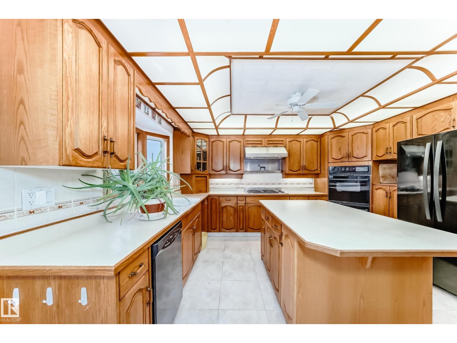 1720 Bearspaw Dr E Nw, Edmonton, Alberta  T6J 5E3 - Photo 9 - E4470027