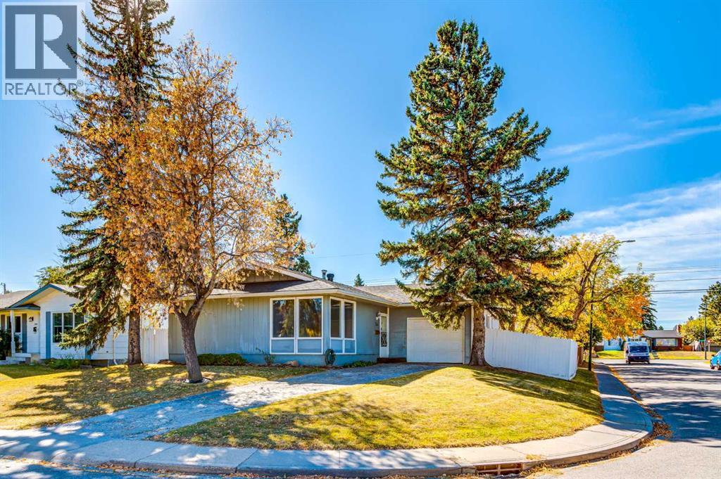 244 Maple Court Crescent SE, Calgary, Alberta