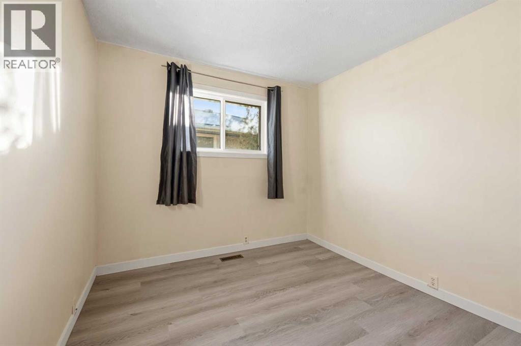 1643 Marlyn Way Ne, Calgary, Alberta  t2a 3k8 - Photo 6 - A2272011