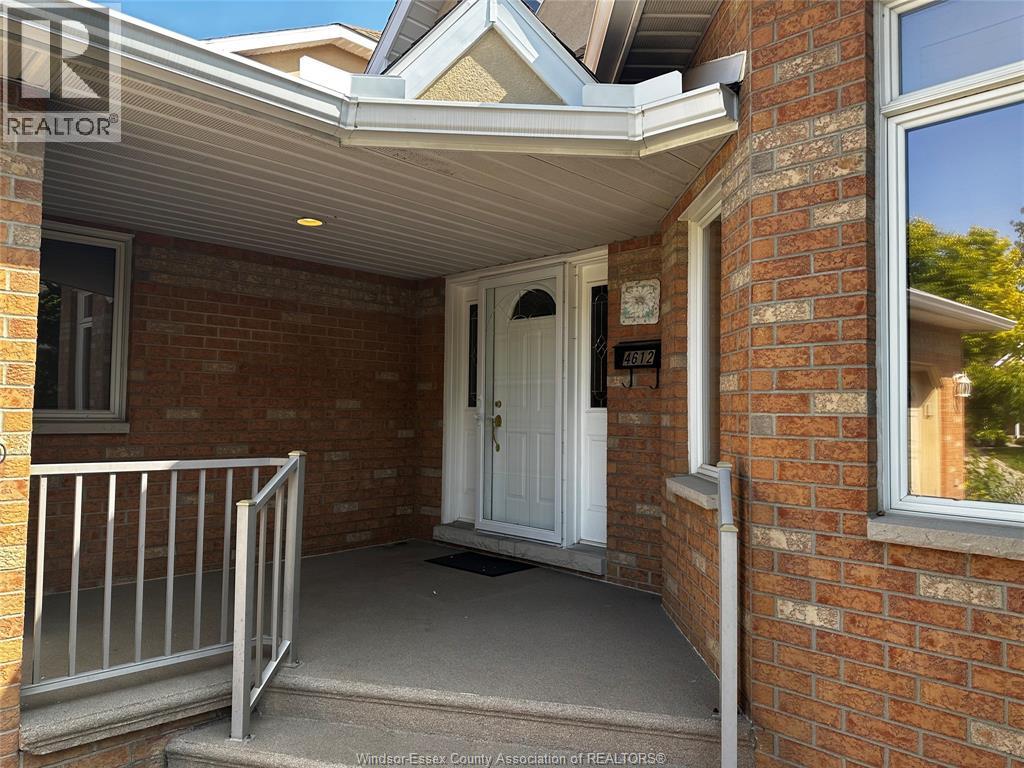 4612 Ascot Court, Windsor, Ontario  N9G 2M1 - Photo 2 - 26001135