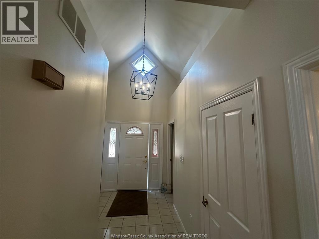 4612 Ascot Court, Windsor, Ontario  N9G 2M1 - Photo 4 - 26001135