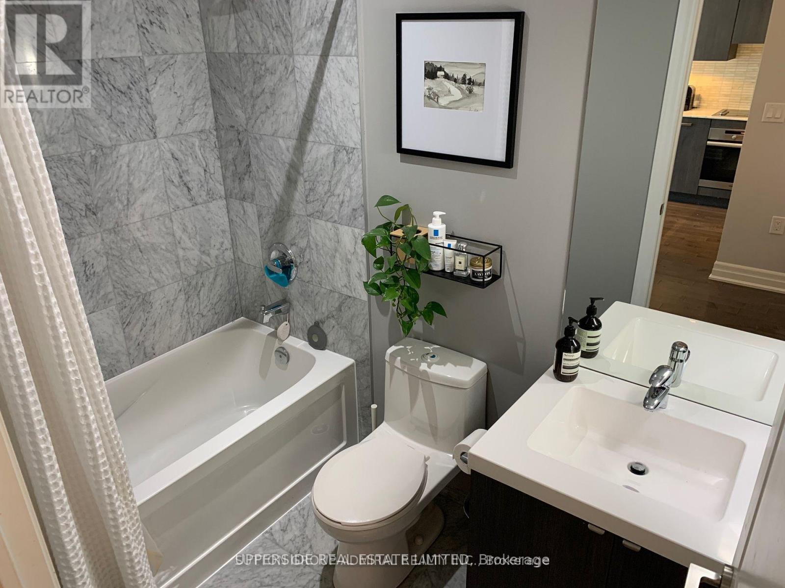 2601 - 8 The Esplanade Avenue, Toronto, Ontario  M5E 0A6 - Photo 12 - C12697202