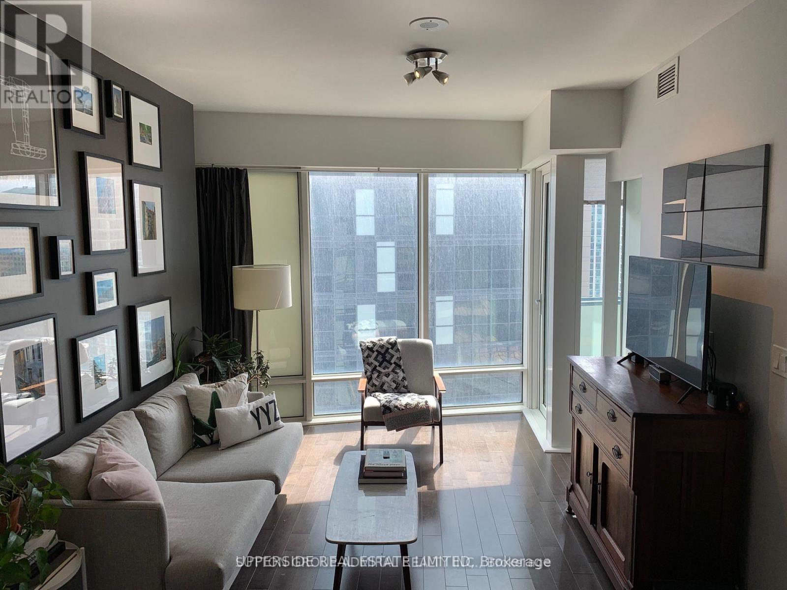 2601 - 8 The Esplanade Avenue, Toronto, Ontario  M5E 0A6 - Photo 3 - C12697202