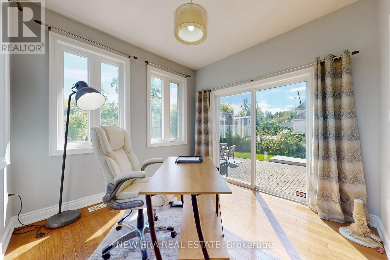 1031 Lake Drive N, Georgina, Ontario  L4P 3E9 - Photo 12 - N12697284