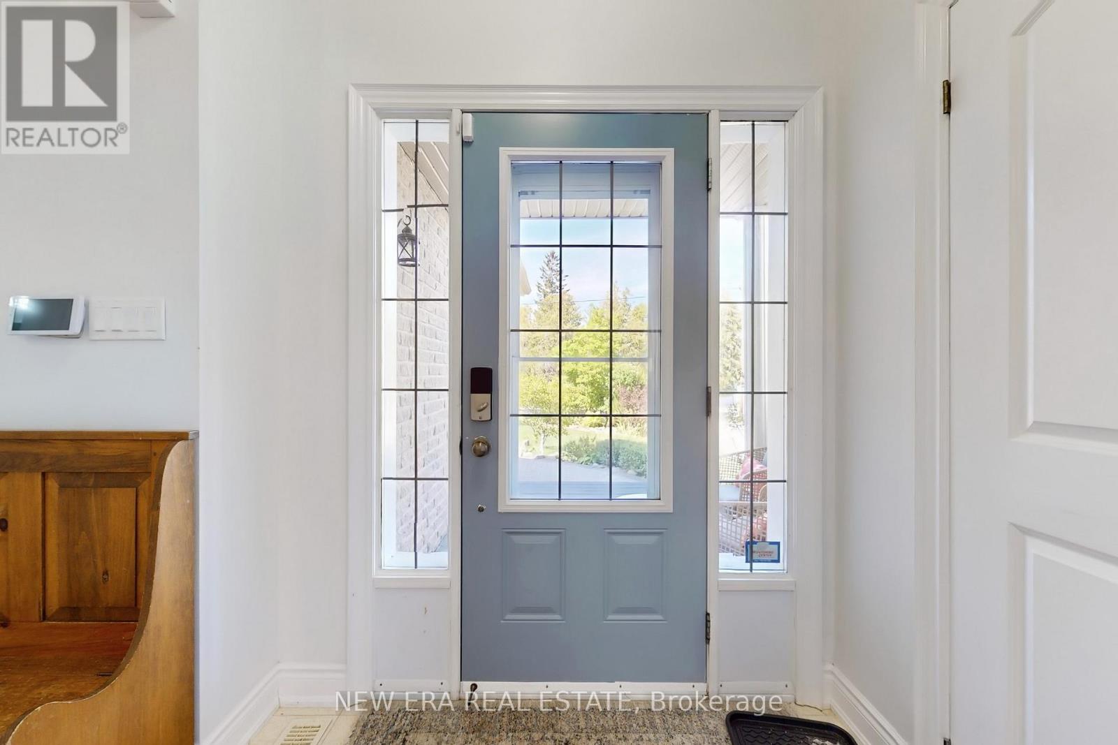 1031 Lake Drive N, Georgina, Ontario  L4P 3E9 - Photo 16 - N12697284