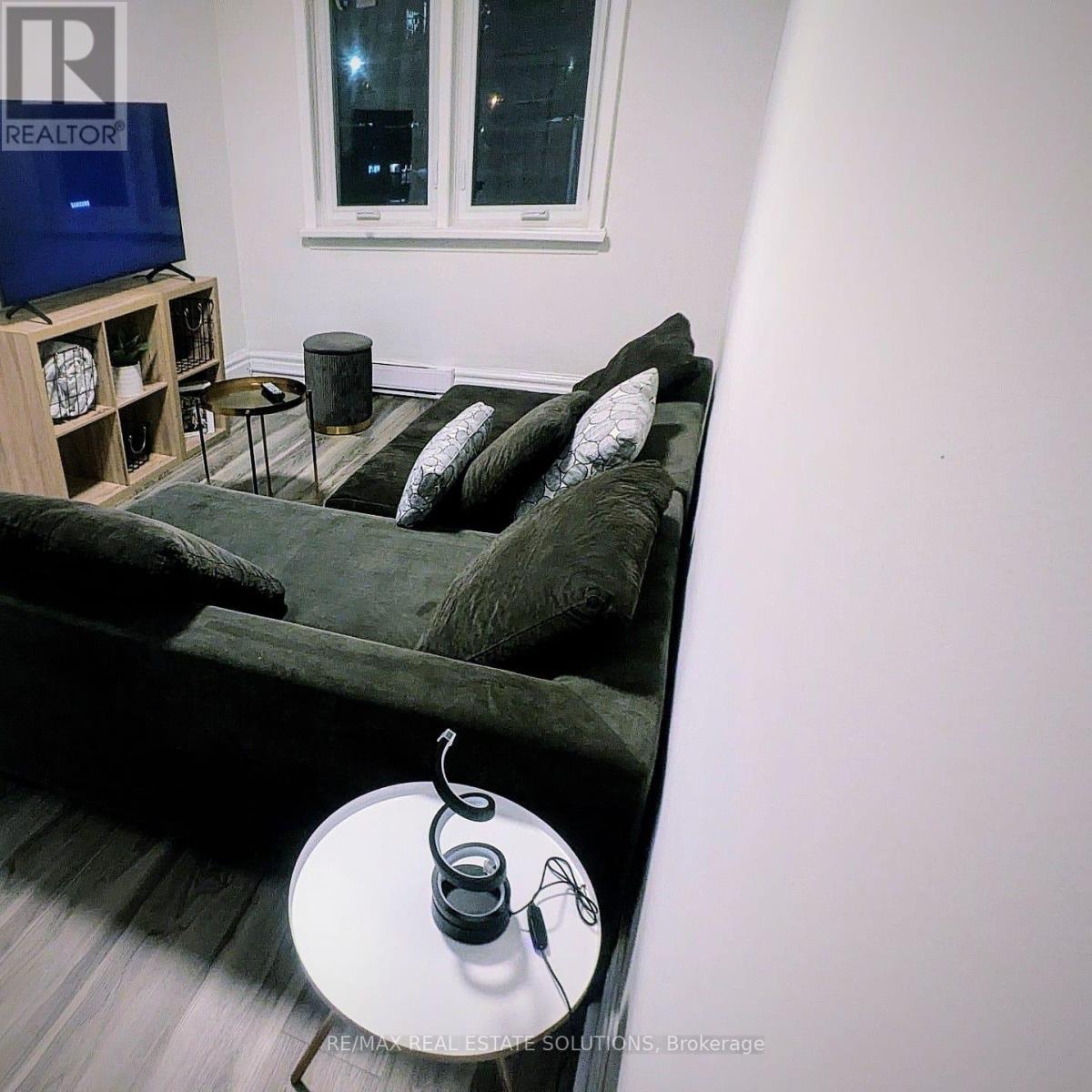 Upper - 206 Bathurst Street, Toronto, Ontario  M5T 2R9 - Photo 14 - C12671048