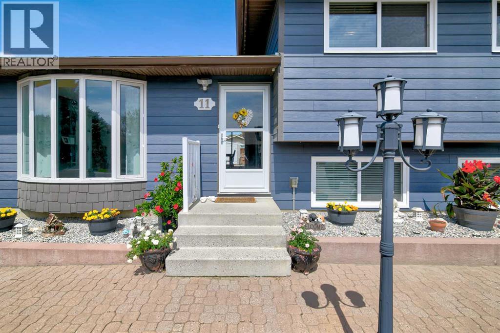 11 Erminedale Place N, Lethbridge, Alberta  T1H 5X8 - Photo 3 - A2278254