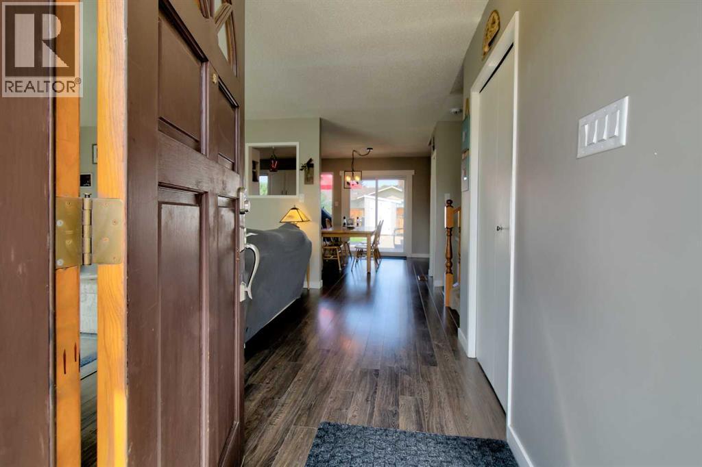 11 Erminedale Place N, Lethbridge, Alberta  T1H 5X8 - Photo 4 - A2278254