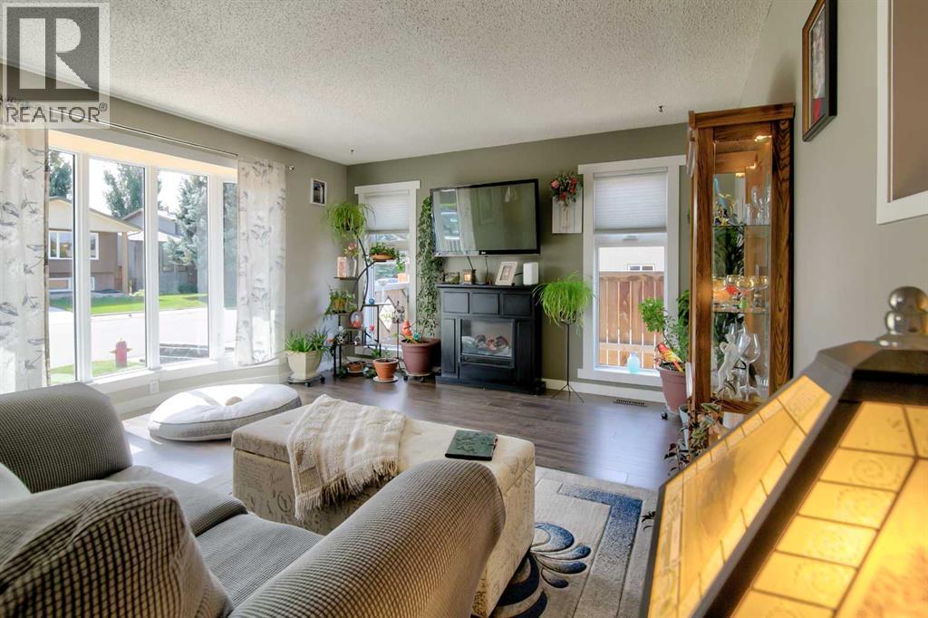 11 Erminedale Place N, Lethbridge, Alberta  T1H 5X8 - Photo 8 - A2278254