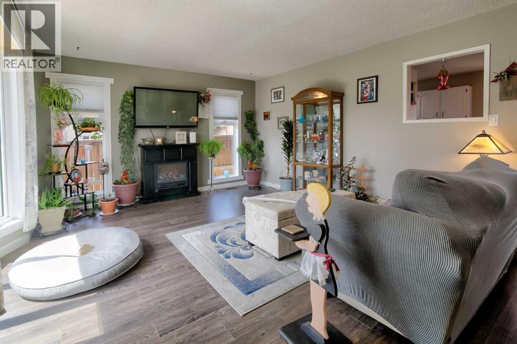 11 Erminedale Place N, Lethbridge, Alberta  T1H 5X8 - Photo 6 - A2278254