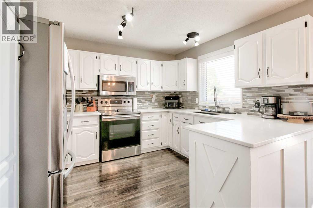 11 Erminedale Place N, Lethbridge, Alberta  T1H 5X8 - Photo 12 - A2278254