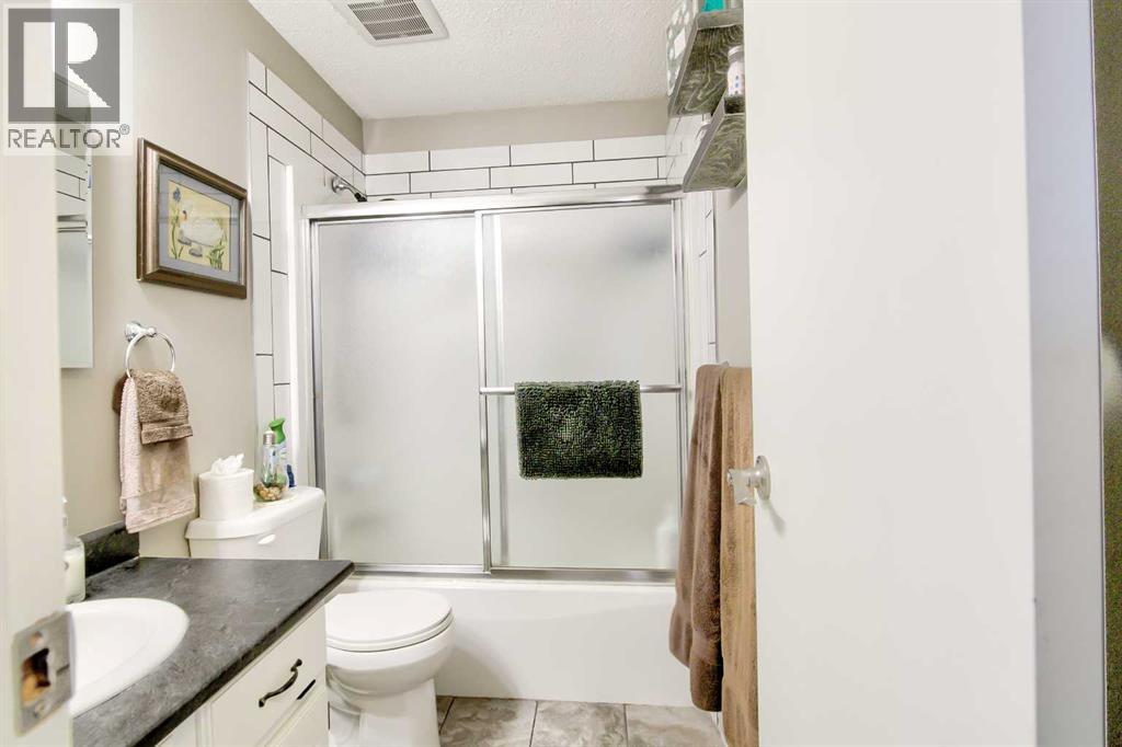 11 Erminedale Place N, Lethbridge, Alberta  T1H 5X8 - Photo 17 - A2278254