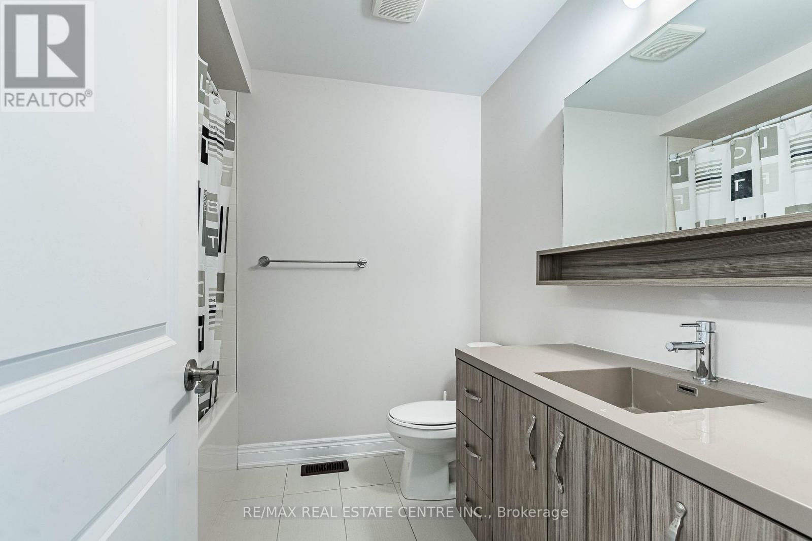 3254 Mockingbird Common, Oakville, Ontario  L6H 0W9 - Photo 35 - W12692506