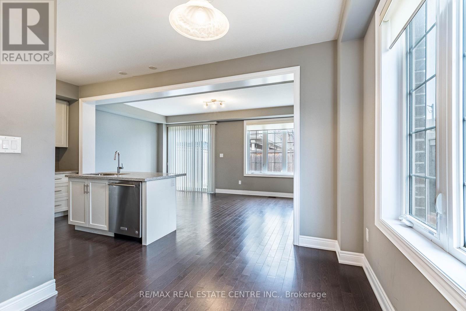 3254 Mockingbird Common, Oakville, Ontario  L6H 0W9 - Photo 8 - W12692506