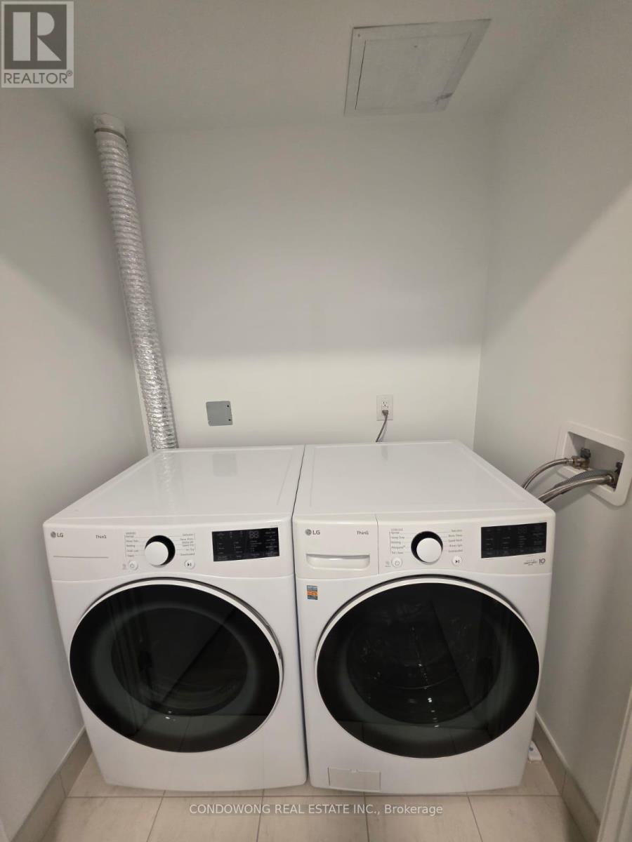 215 - 395 Square One Drive, Mississauga, Ontario  L5B 0P6 - Photo 10 - W12696948