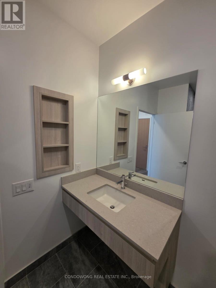 215 - 395 Square One Drive, Mississauga, Ontario  L5B 0P6 - Photo 7 - W12696948