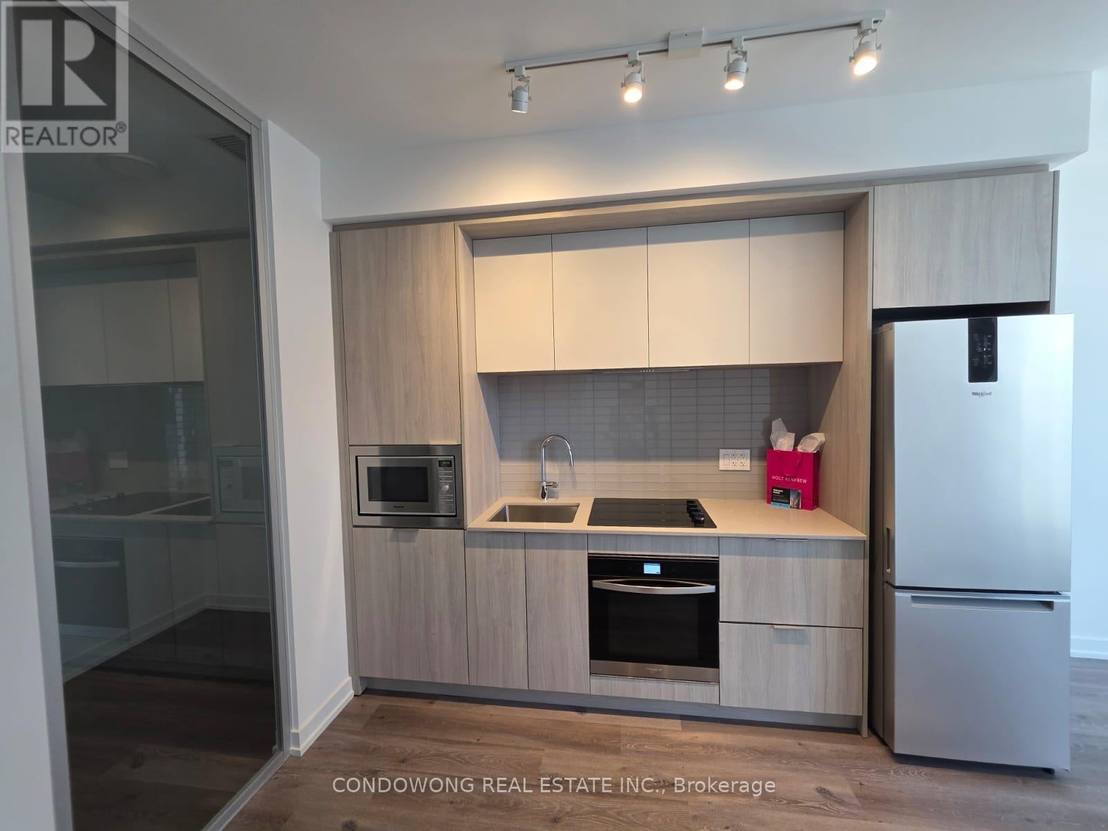 215 - 395 Square One Drive, Mississauga, Ontario  L5B 0P6 - Photo 5 - W12696948