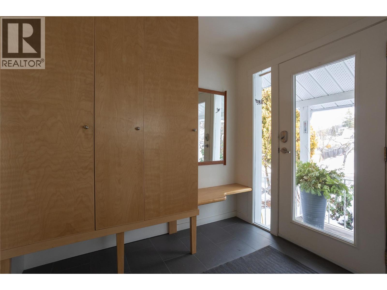 1420 Kootenay Street, Nelson, British Columbia  V1L 1L7 - Photo 2 - 10371815