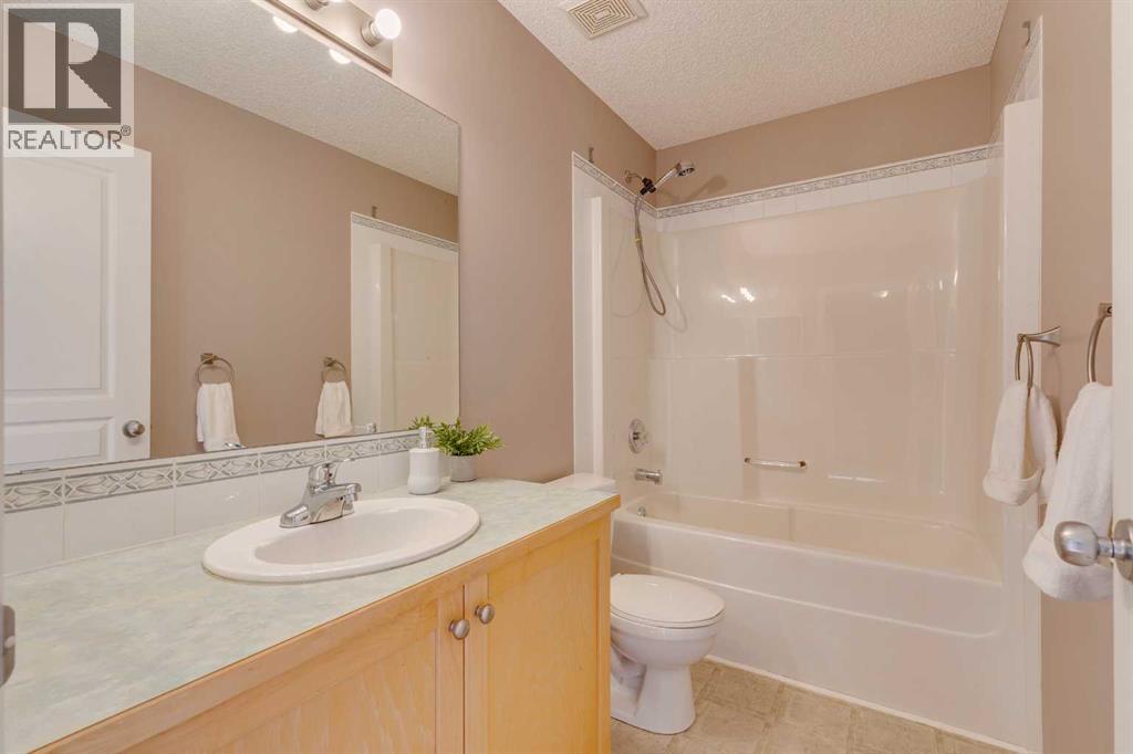 228 Luxstone Place Sw, Airdrie, Alberta  T4B 3C1 - Photo 15 - A2275761