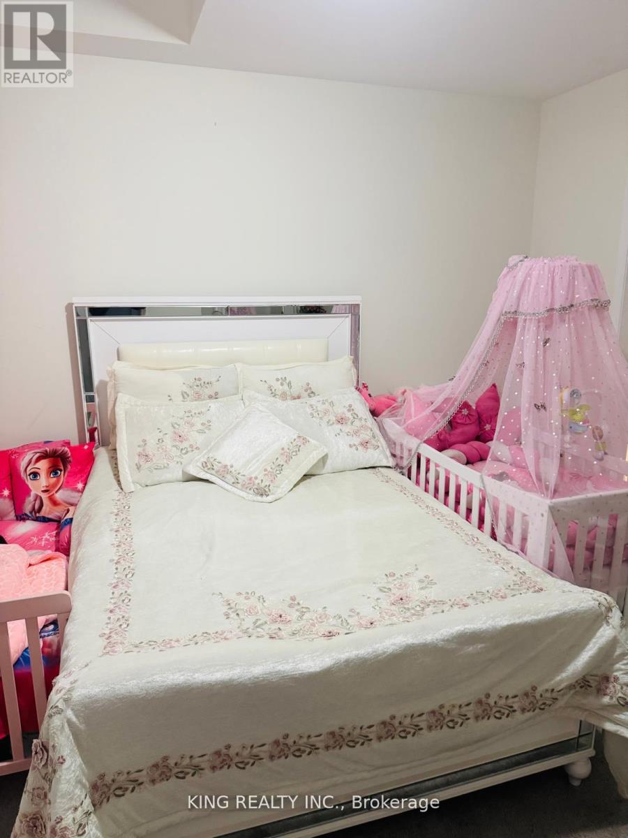 51 Eberly Woods Drive, Caledon, Ontario  L7C 4J2 - Photo 12 - W12697198