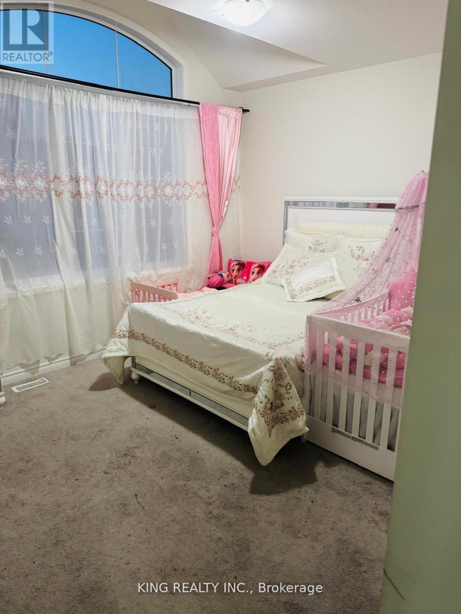 51 Eberly Woods Drive, Caledon, Ontario  L7C 4J2 - Photo 13 - W12697198