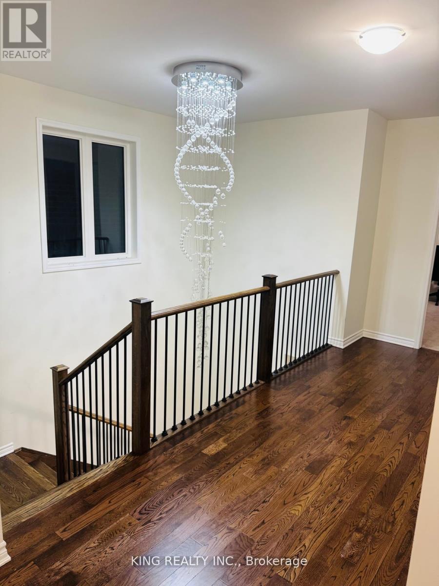 51 Eberly Woods Drive, Caledon, Ontario  L7C 4J2 - Photo 4 - W12697198