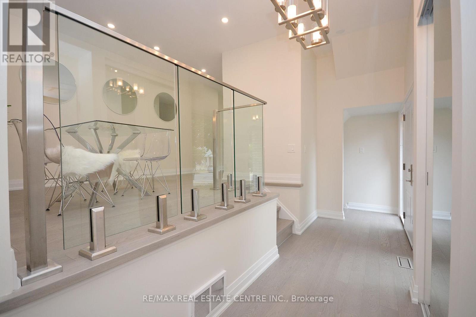 2912 Arvida Circle, Mississauga, Ontario  L5N 1R5 - Photo 5 - W12697240